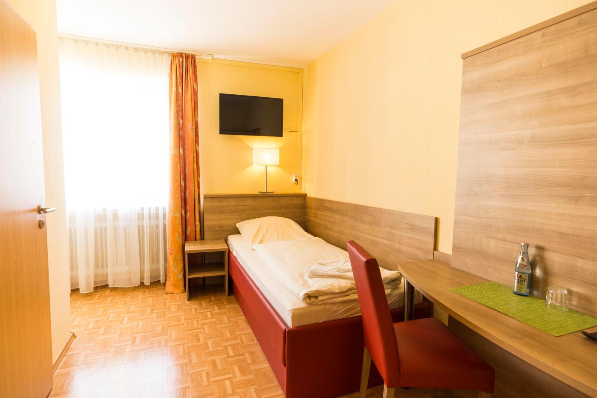 Hotel Gasthof Rose Гюнцбург Экстерьер фото
