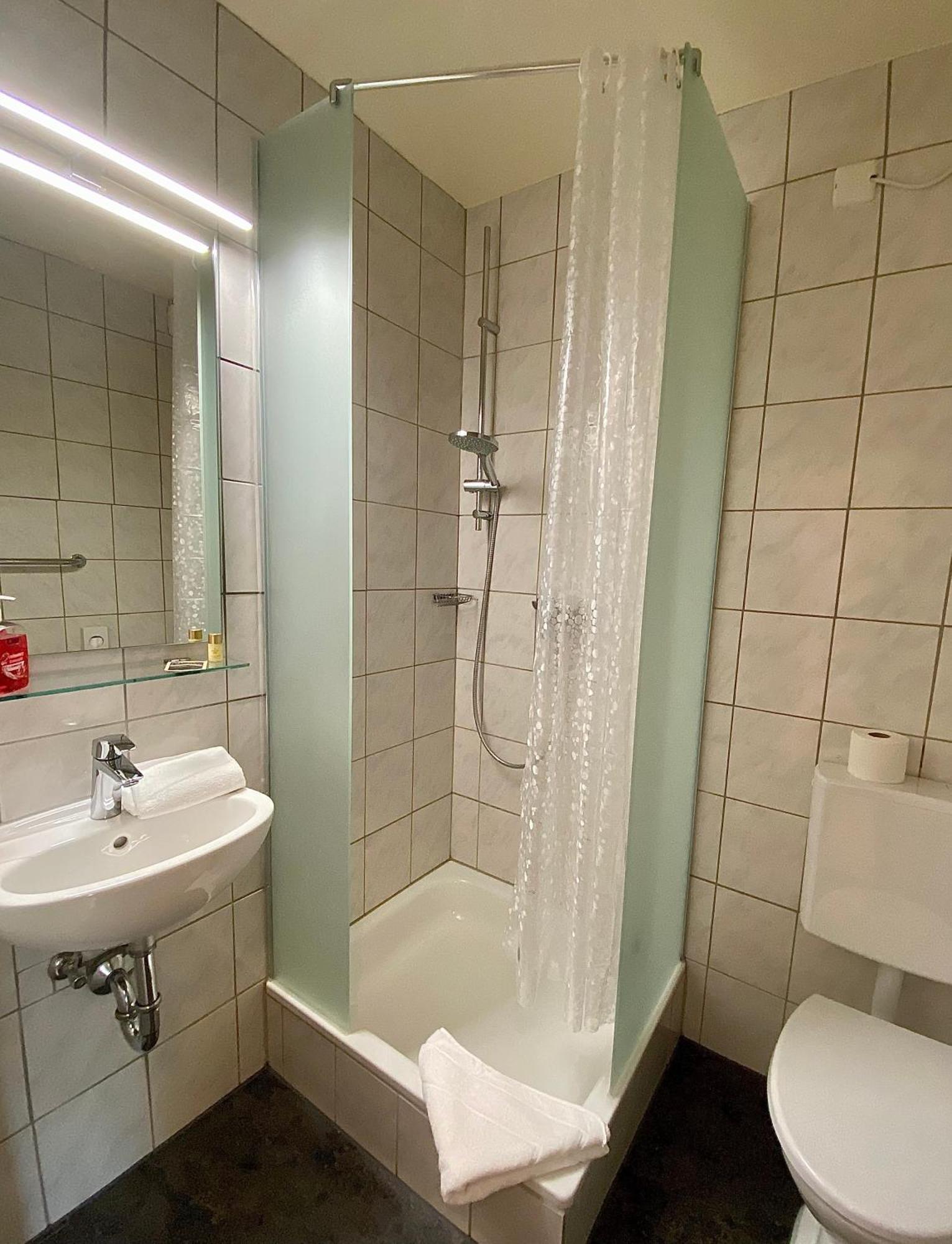 Hotel Gasthof Rose Гюнцбург Экстерьер фото