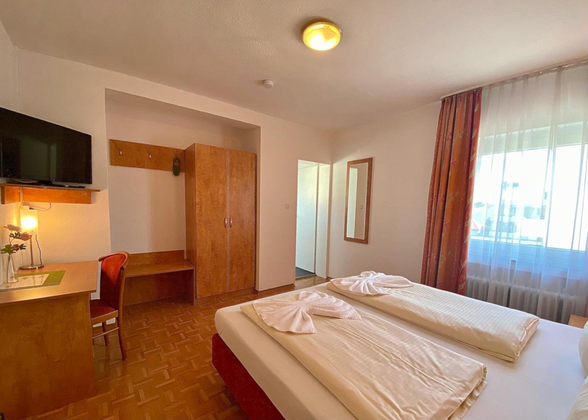 Hotel Gasthof Rose Гюнцбург Экстерьер фото