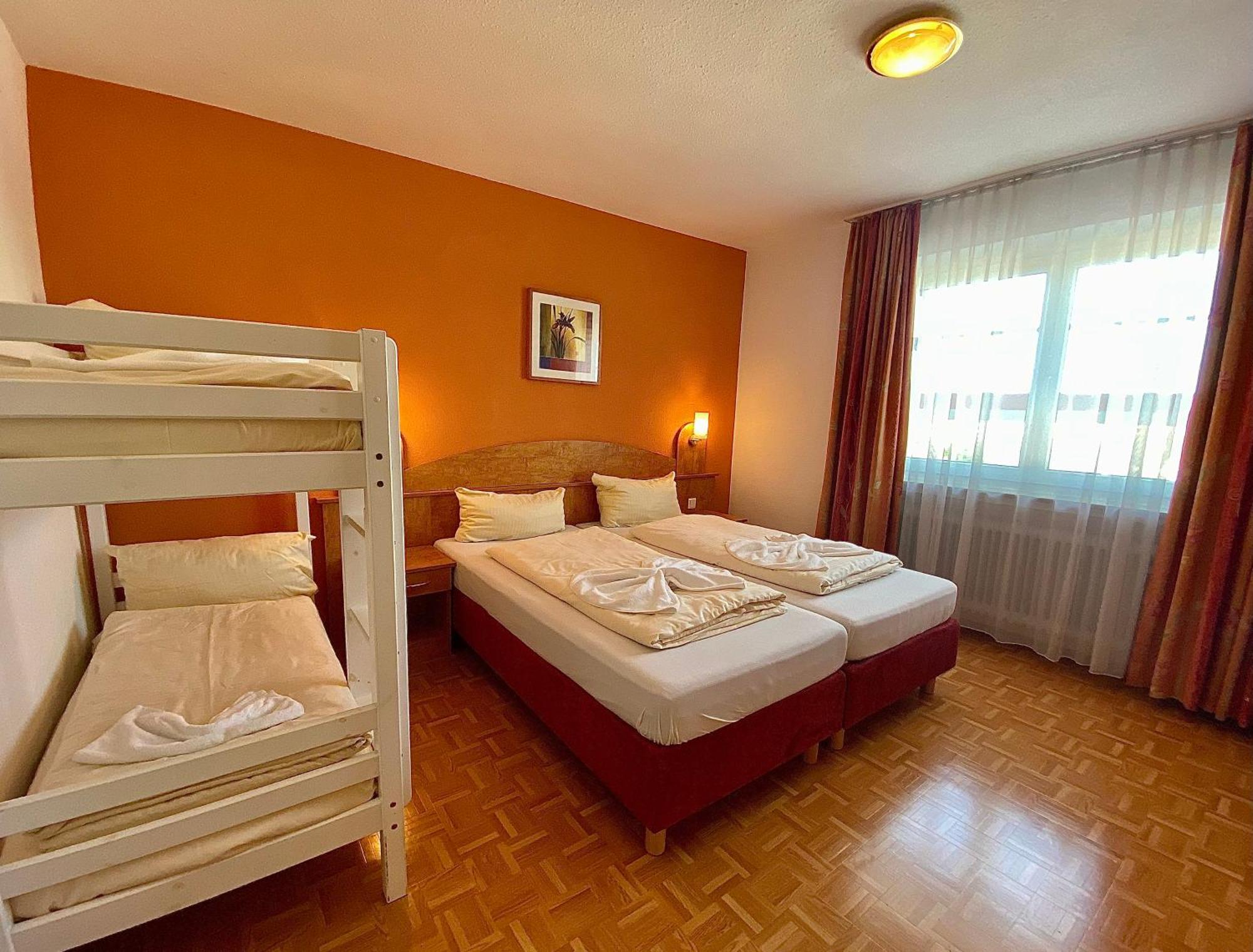 Hotel Gasthof Rose Гюнцбург Экстерьер фото