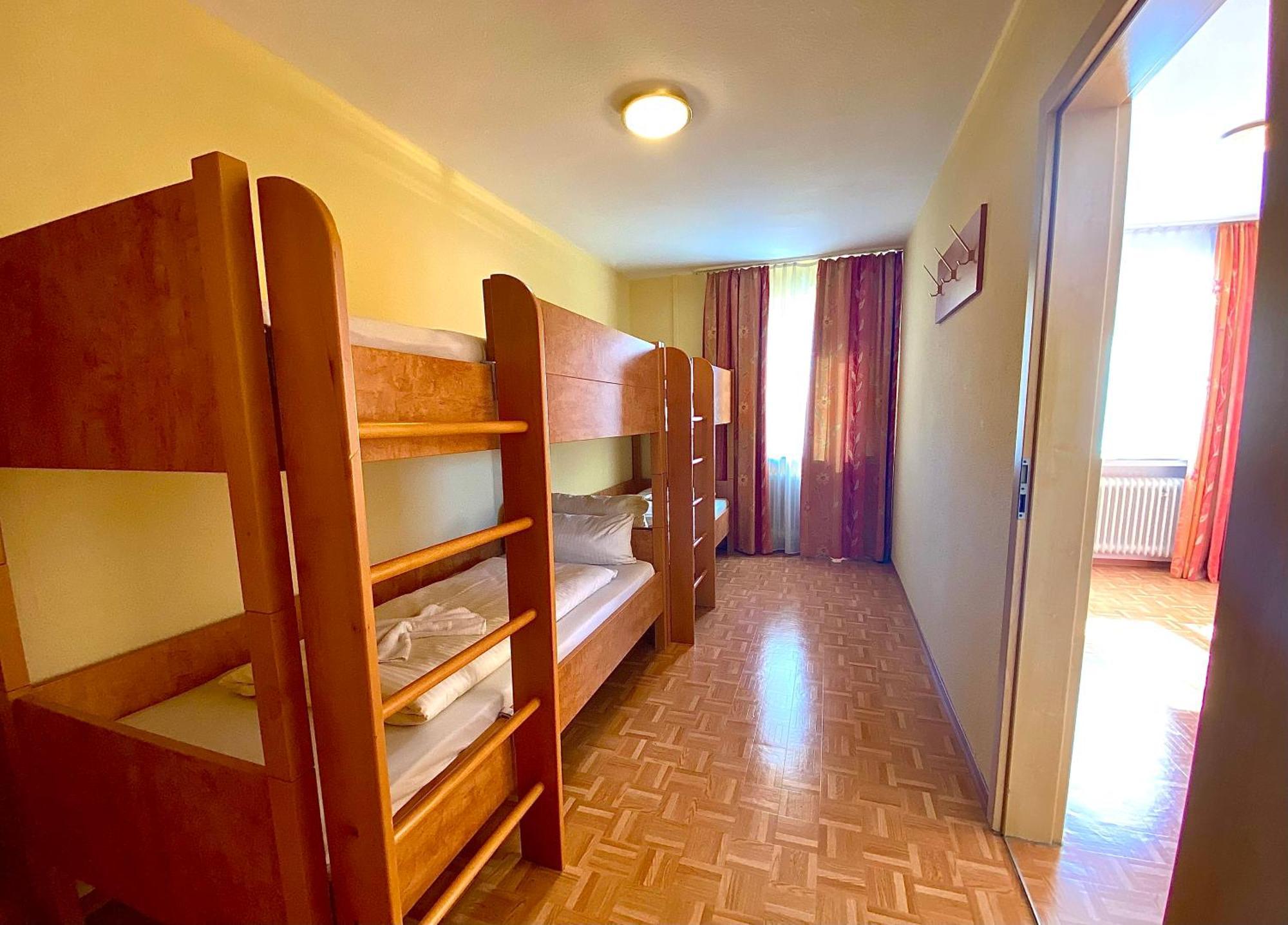 Hotel Gasthof Rose Гюнцбург Экстерьер фото